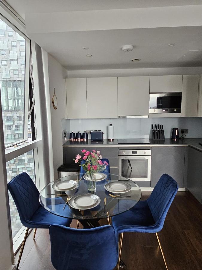 2 Bed Luxurious Apartments Canary Wharf Londres Exterior foto