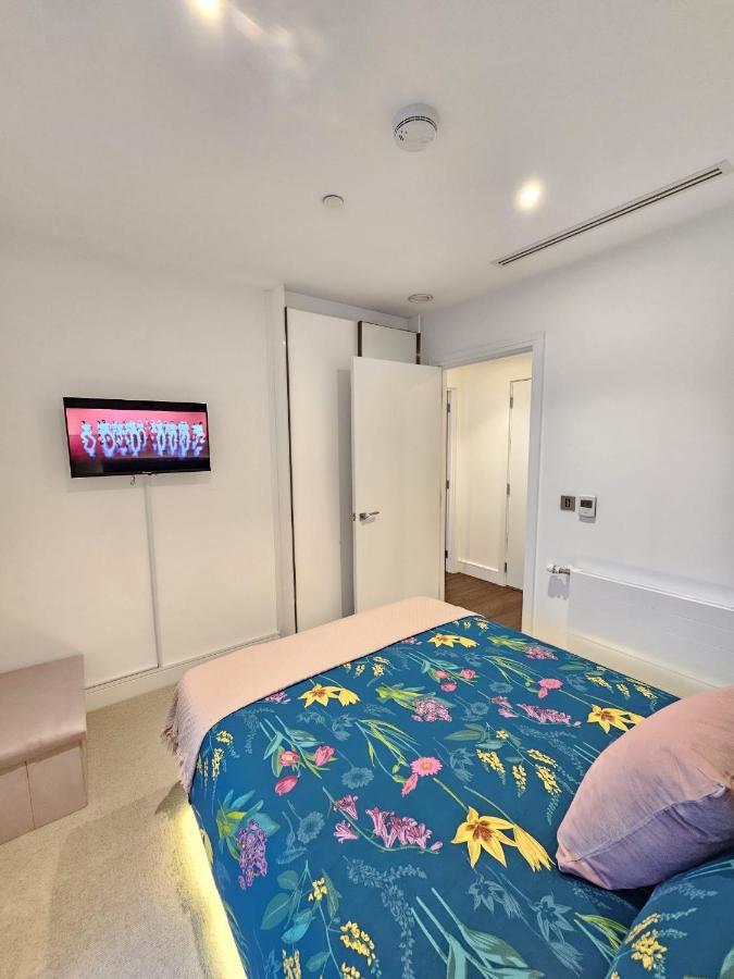 2 Bed Luxurious Apartments Canary Wharf Londres Exterior foto