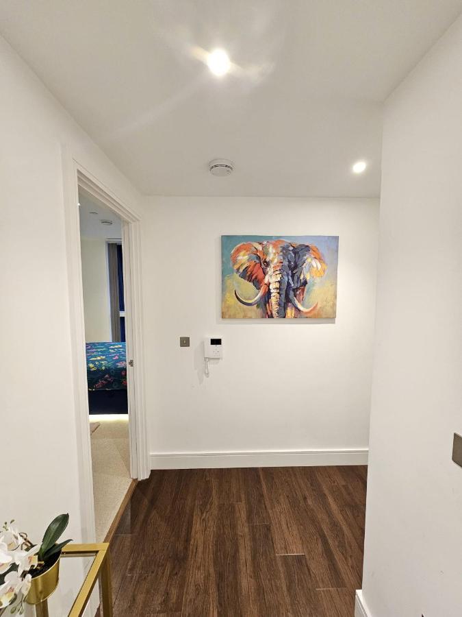 2 Bed Luxurious Apartments Canary Wharf Londres Exterior foto